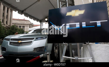 General Motors ha presentato la sua nuova ibrida plug-in concept car, la Chevrolet Volt, a Washington il 20 luglio 2007. Il Volt è in grado di pilotare fino a 40 miglia senza utilizzo di benzina e si aspetta di ottenere 50-150 miglia per gallone successivamente. (UPI foto/David Brody) Foto Stock