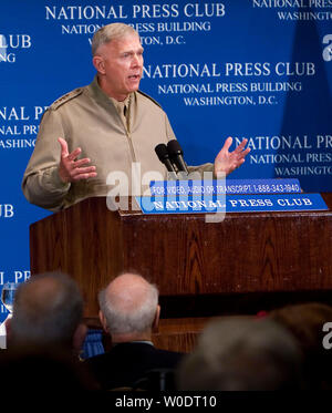 Il generale James Conway, comandante della Marine Corps, parla di Iraq, i Marines e strategica per il futuro degli Stati Uniti presso il National Press Club a Washington il 20 luglio 2007. (UPI foto/David Brody) Foto Stock