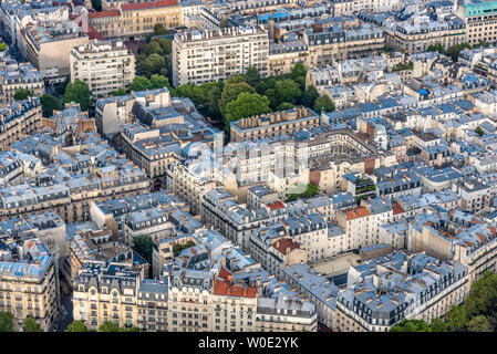 Francia, settimo arrondissement di Parigi, vista dalla Torre Eiffel (rue Saint Dominique, Ambasciata Rumena) Foto Stock