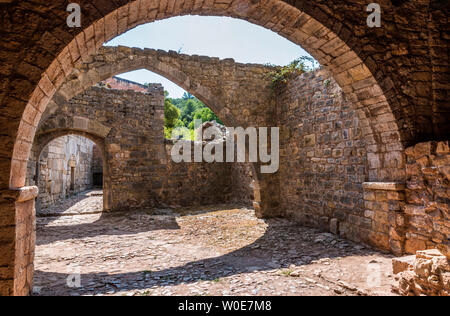 Francia, Provence-Alpes-Côte-d'Azur, Var, ruderi di edifici monastici della abbazia cistercense di Thoronet Foto Stock