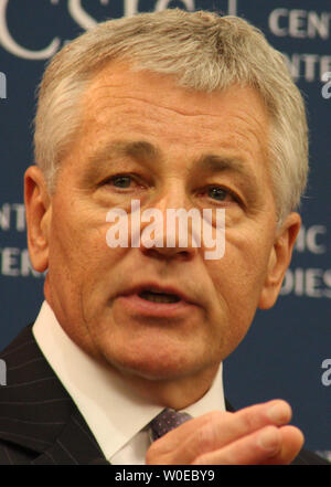 Il Sen. Chuck Hagel (R-ne parla durante una presentazione del suo libro, "dell'America: il nostro prossimo Capitolo: difficili domande, risposte dirette", presso il Centro di studi strategici ed internazionali su Giugno 18, 2008 a Washington. (UPI foto/Jack Hohman) Foto Stock