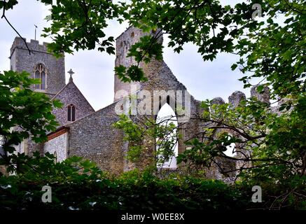 Weybourne Priory chiesa e le rovine di Weybourne Priory. Foto Stock