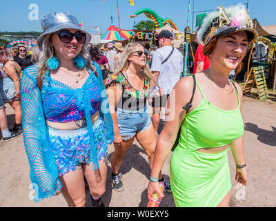 Pilton, Somerset, Regno Unito. 27 giu 2019. Il 2019 Festival di Glastonbury, azienda agricola degna. Glastonbury, 27 giugno 2019 il credito: Guy Bell/Alamy Live News Foto Stock