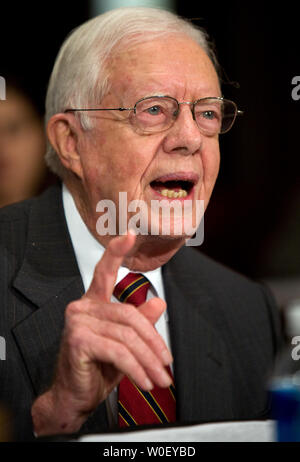 L ex Presidente Jimmy Carter testimonia circa la sicurezza energetica prima del Senato Comitato delle Relazioni Estere sul Campidoglio di Washington il 12 maggio 2009. (UPI foto/David Brody) Foto Stock