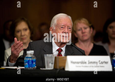 L ex Presidente Jimmy Carter testimonia circa la sicurezza energetica prima del Senato Comitato delle Relazioni Estere sul Campidoglio di Washington il 12 maggio 2009. (UPI foto/David Brody) Foto Stock