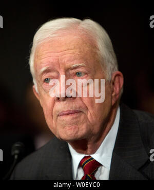 L ex Presidente Jimmy Carter testimonia circa la sicurezza energetica prima del Senato Comitato delle Relazioni Estere sul Campidoglio di Washington il 12 maggio 2009. (UPI foto/David Brody) Foto Stock