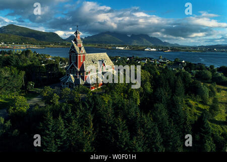 Norvegia Isole Lofoten. Gravdal, Buksnes kirke Foto Stock