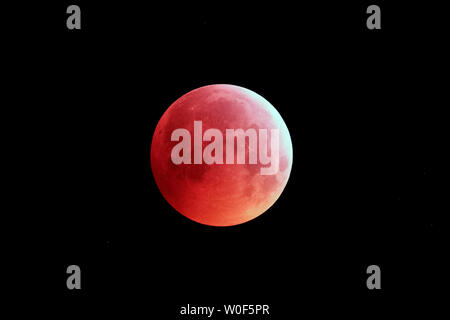 Seine et Marne. Eclissi lunare totale del 21 gennaio 2019. Primo momento della totalità. Foto Stock