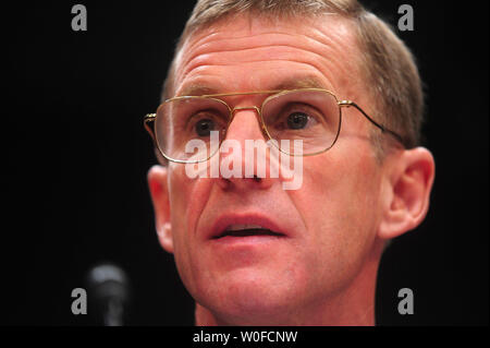 Esercito gen. Stanley McChrystal testimonia prima di una casa Comitato delle Forze Armate audizione sull'Afghanistan, a Washington il 8 dicembre 2009. UPI/Kevin Dietsch Foto Stock