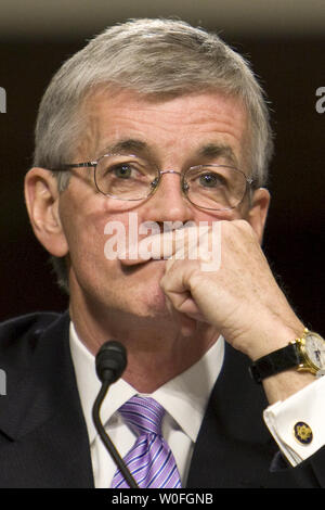 Segretario dell'esercito John McHugh testimonia prima che il comitato delle forze armate del senato per rivedere la difesa richiesta di autorizzazione per FY2011 sul Campidoglio di Washington, 20 febbraio 2010. UPI/Madeline Marshall Foto Stock