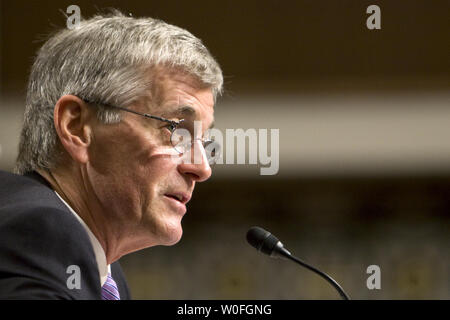 Segretario dell'esercito John McHugh testimonia prima che il comitato delle forze armate del senato per rivedere la difesa richiesta di autorizzazione per FY2011 sul Campidoglio di Washington, 23 febbraio 2010. UPI/Madeline Marshall Foto Stock