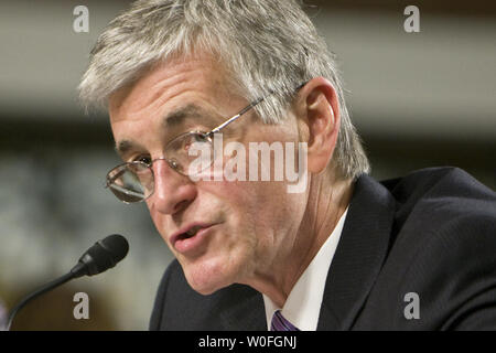 Segretario dell'esercito John McHugh testimonia prima che il comitato delle forze armate del senato per rivedere la difesa richiesta di autorizzazione per FY2011 sul Campidoglio di Washington, 23 febbraio 2010. UPI/Madeline Marshall Foto Stock