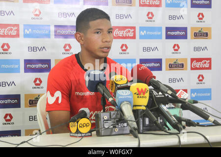 Il Brasile. Il 26 giugno, 2019. SALVADOR BAHIA/.26/06 /2019 conferenza stampa. Edison Flores calcio peruviano giocatore dà intervista a Pitiuaçu stadium in Salvador - BAHIA Mercoledì (26). Il Perù si gioca contro Uruguay per i quarti di finale della Copa America 2019 giochi di sabato (29) presso l'Arena Fonte Nova stadium.Foto Niyi Fote/Thenews2 Credito: Niyi Fote/Thenews2/Pacific Press/Alamy Live News Foto Stock