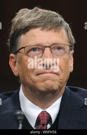 Bill Gates, co-presidente del gruppo di Bill e Melinda Gates Foundation, testimonia sulla costruzione di successo e un nuovo senso di salute globale, a Washington il 10 marzo 2010. UPI/Kevin Dietsch Foto Stock