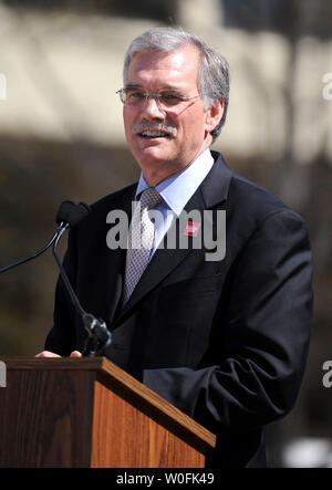 Censimento regista Robert M. Groves parla a un censimento rally a Washington il 1 aprile 2010. Boschetti ha esortato i residenti a corrente continua per completare le loro forme di censimento in modo che i futuri finanziamenti potrebbero essere meglio assegnate nel quartiere. UPI/Kevin Dietsch Foto Stock