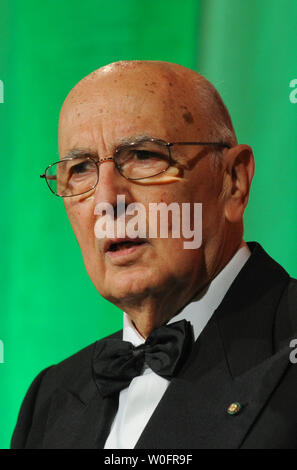 Il Presidente della Repubblica Italiana Giorgio Napolitano parla di figli di Italy Foundation 22 gala annuale a Washington il 26 maggio 2010. UPI/Alexis C. Glenn Foto Stock