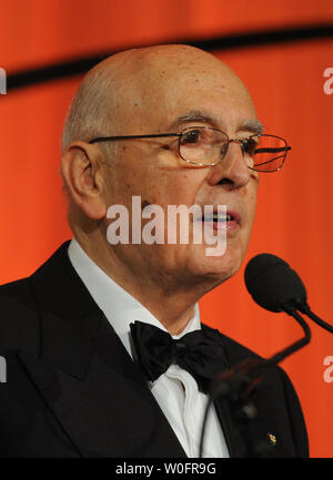Il Presidente della Repubblica Italiana Giorgio Napolitano parla di figli di Italy Foundation 22 gala annuale a Washington il 26 maggio 2010. UPI/Alexis C. Glenn Foto Stock
