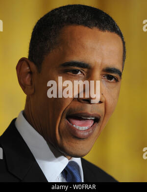 Stati Uniti Il presidente Barack Obama parla ai media nel corso di una conferenza stampa nella Sala Est della Casa Bianca a Washington il 27 maggio 2010. La maggior parte delle sue osservazioni e domande da reporter focalizzata sul BP Deepwater Horizon fuoriuscite di olio. UPI/Roger L. Wollenberg Foto Stock