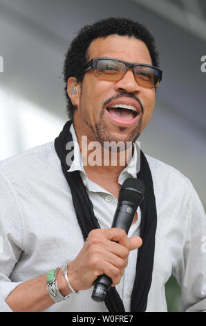 Lionel Richie ripete per il National Memorial Day concerto sul Prato Ovest degli Stati Uniti Capitol a Washington il 29 maggio 2010. UPI/Alexis C. Glenn Foto Stock