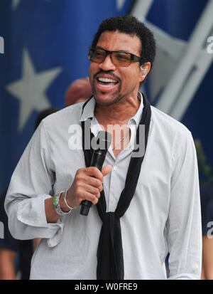 Lionel Richie ripete per il National Memorial Day concerto sul Prato Ovest degli Stati Uniti Capitol a Washington il 29 maggio 2010. UPI/Alexis C. Glenn Foto Stock