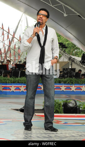 Lionel Richie ripete per il National Memorial Day concerto sul Prato Ovest degli Stati Uniti Capitol a Washington il 29 maggio 2010. UPI/Alexis C. Glenn Foto Stock
