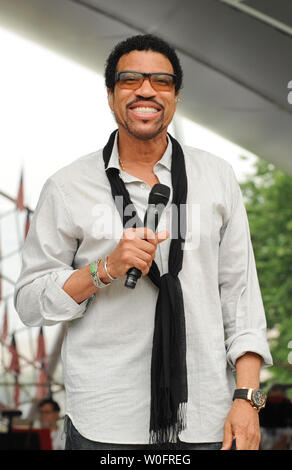 Lionel Richie ripete per il National Memorial Day concerto sul Prato Ovest degli Stati Uniti Capitol a Washington il 29 maggio 2010. UPI/Alexis C. Glenn Foto Stock