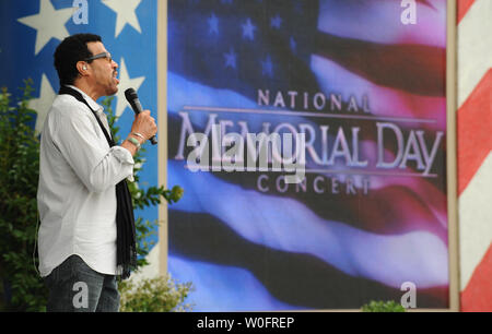 Lionel Richie ripete per il National Memorial Day concerto sul Prato Ovest degli Stati Uniti Capitol a Washington il 29 maggio 2010. UPI/Alexis C. Glenn Foto Stock