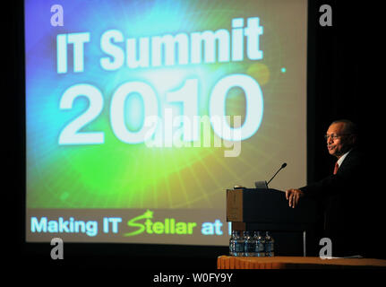 Amministratore della NASA Charles Bolden parla alla NASA IT Summit 2010 in Porto Nazionale, Maryland, il 16 agosto 2010. UPI/Roger L. Wollenberg Foto Stock