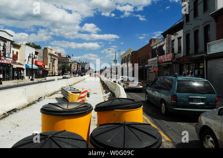 Costruzione del tram il progetto è in corso di elaborazione sulla H Street della Atlas distretto di nord-est Washington il 4 settembre 2010. UPI/Alexis C. Glenn Foto Stock