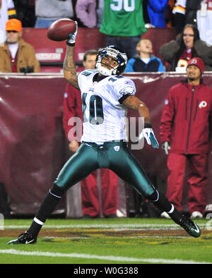 Philadelphia Eagles wide receiver DeSean Jackson celebra dopo mettendo in salamoia in un 88-cantiere touchdown reception contro Washington Redskins durante il primo trimestre di FedEx Campo in Landover, Maryland il 15 novembre 2010. UPI/Kevin Dietsch Foto Stock