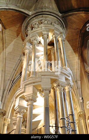 Interno della Irish cattedrali gotiche nella città di Dublino Foto Stock