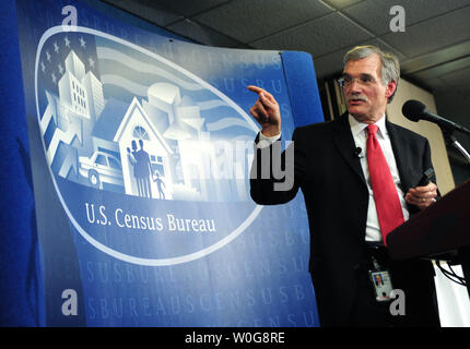 Stati Uniti Census Bureau regista Robert Groves fornisce risultati del 2011 Census Bureau stato finale 2010 Popolazione Censimento totali per la funzione di gestione dei territori legislativa a Washington il 24 marzo 2011. UPI/Kevin Dietsch Foto Stock