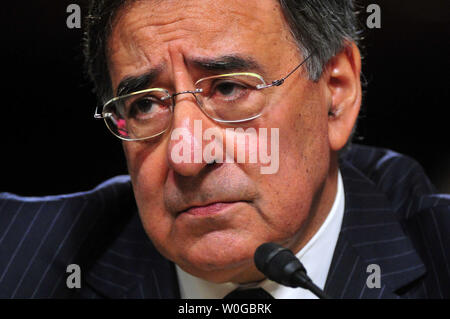 Il Direttore della CIA Leon Panetta testimonia durante il suo senato servizi armati audizione di conferma di essere il prossimo Segretario della Difesa a Washington il 9 giugno 2011. UPI/Kevin Dietsch Foto Stock