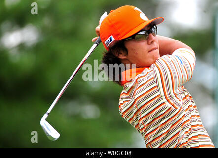 Ryo Ishikawa del Giappone partecipa a una pratica rotonda prima dell'U.S. Aprire al Congressional Country Club di Bethesda, Maryland il 14 giugno 2011. UPI/Kevin Dietsch Foto Stock