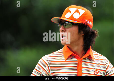 Ryo Ishikawa del Giappone partecipa a una pratica rotonda prima dell'U.S. Aprire al Congressional Country Club di Bethesda, Maryland il 14 giugno 2011. UPI/Kevin Dietsch Foto Stock