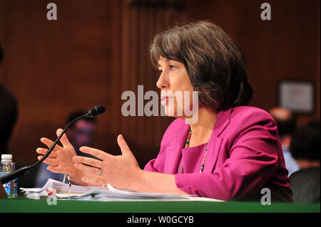 FDIC Chairman Sheila Il Bair testimonia Senato Banking, alloggiamento e gli affari urbani audizione del Comitato sullo stato della FDIC in Washingoton il 30 giugno 2011. UPI/Kevin Dietsch Foto Stock