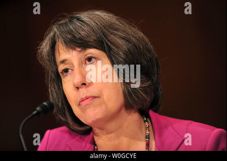 FDIC Chairman Sheila Il Bair testimonia Senato Banking, alloggiamento e gli affari urbani audizione del Comitato sullo stato della FDIC in Washingoton il 30 giugno 2011. UPI/Kevin Dietsch Foto Stock