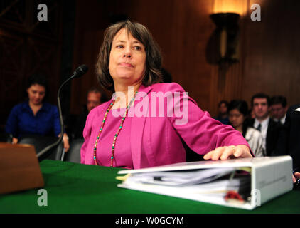 FDIC Chairman Sheila Il Bair testimonia Senato Banking, alloggiamento e gli affari urbani audizione del Comitato sullo stato della FDIC in Washingoton il 30 giugno 2011. UPI/Kevin Dietsch Foto Stock