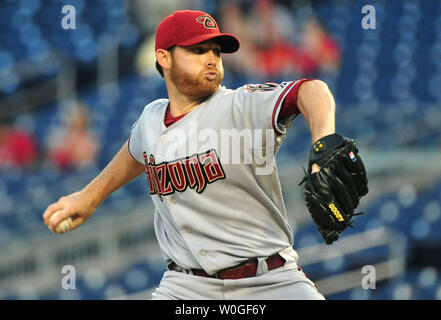 Arizona Diamondbacks brocca Ian Kennedy piazzole contro i cittadini di Washington a cittadini Parco di Washington il 23 agosto 2011. UPI/Kevin Dietsch Foto Stock