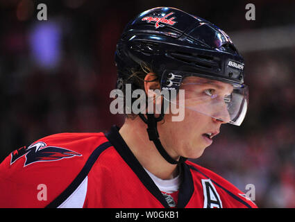 Washington capitali " Nicklas Backstrom è visto in azione contro i getti di Winnipeg durante il secondo periodo al Verizon Center di Washington il 23 novembre 2011. UPI/Kevin Dietsch Foto Stock