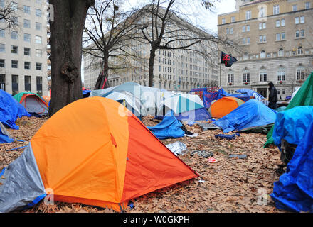 L'occupare DC camp è visto in McPherson Square nel centro cittadino di Washington DC il 5 dicembre 2011. UPI/Kevin Dietsch Foto Stock