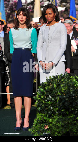 La First Lady Michelle Obama e Samantha Cameron, la moglie del Primo Ministro del Regno Unito David Cameron frequentare un ufficiale cerimonia di arrivo sul prato Sud della Casa Bianca a Washington D.C. il 14 marzo 2012. UPI/Kevin Dietsch Foto Stock