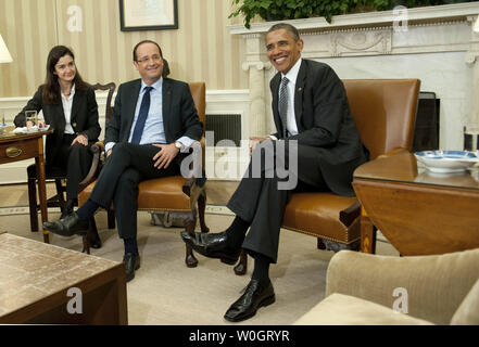 Stati Uniti Il presidente Barack Obama incontra il Presidente francese Francois Hollande all Ufficio Ovale della Casa Bianca a Washington D.C. il 18 maggio 2012. UPI/Kevin Dietsch Foto Stock
