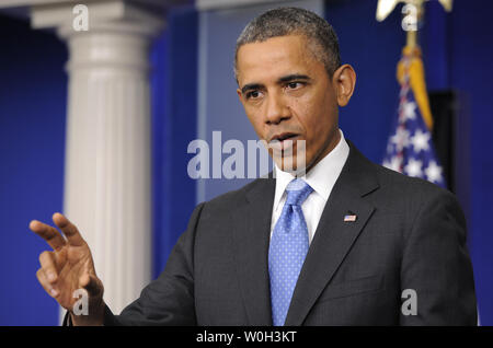 Il Presidente Usa Barack Obama risponde a una domanda nel corso di una conferenza stampa alla Casa Bianca, Aprile 30, 2013 a Washington, DC. Obama ha domande sulla Siria, l'economia, i bombardamenti di Boston e riforma dell immigrazione durante le domande e le risposte. UPI/Mike Theiler Foto Stock