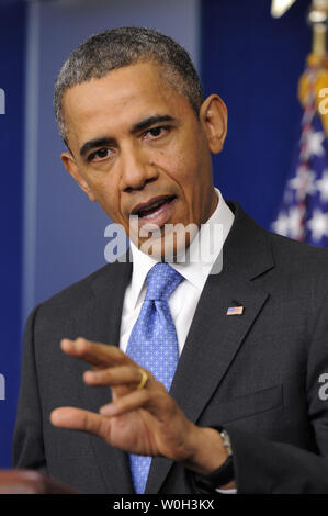 Il Presidente Usa Barack Obama risponde a una domanda nel corso di una conferenza stampa alla Casa Bianca, Aprile 30, 2013 a Washington, DC. Obama ha domande sulla Siria, l'economia, i bombardamenti di Boston e riforma dell immigrazione durante le domande e le risposte. UPI/Mike Theiler Foto Stock