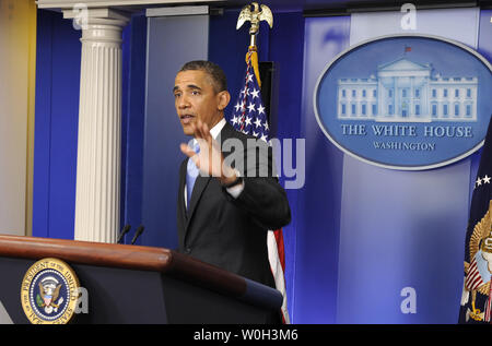 Il Presidente Usa Barack Obama dice addio dopo aver tenuto le domande nel corso di una conferenza stampa presso la Casa Bianca, Aprile 30, 2013 a Washington, DC. Obama ha domande sulla Siria, l'economia, i bombardamenti di Boston e riforma dell immigrazione durante le domande e le risposte. UPI/Mike Theiler Foto Stock