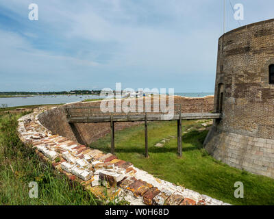 Xix secolo Martello Tower un fortino Napoleonico ora un punto di riferimento di proprietà di fiducia a Aldeburgh Suffolk in Inghilterra Foto Stock