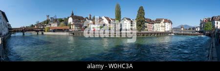 Panorama di Lucerna, fiume Reuss, Svizzera | Panorama am Fluß Reuss a Luzern, Schweiz Foto Stock