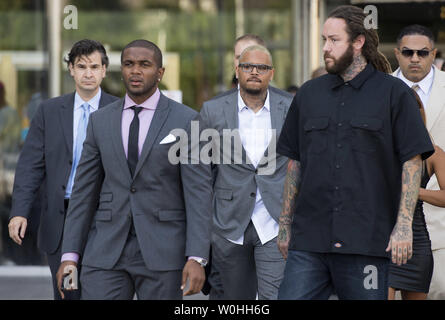 Intrattenitore Chris Brown (centro) lascia il H. Carl Moultrie Courthouse a Washington D.C. dopo la supplica colpevole di assalto, 2 settembre 2014. Brown ha supplicato colpevole di aggressione a un uomo al di fuori di un hotel di Washington lo scorso ottobre e che è stato condannato a tempo servita. Brown serviti due giorni in prigione quando originariamente arrestati sulle cariche. UPI/Kevin Dietsch Foto Stock