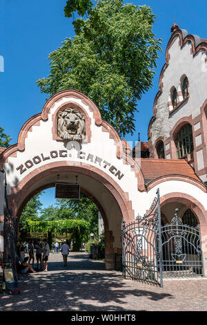 Ingresso principale dello zoo di Lipsia, suolo pubblico | Haupteingang vom Leipziger Zoo di Lipsia Foto Stock